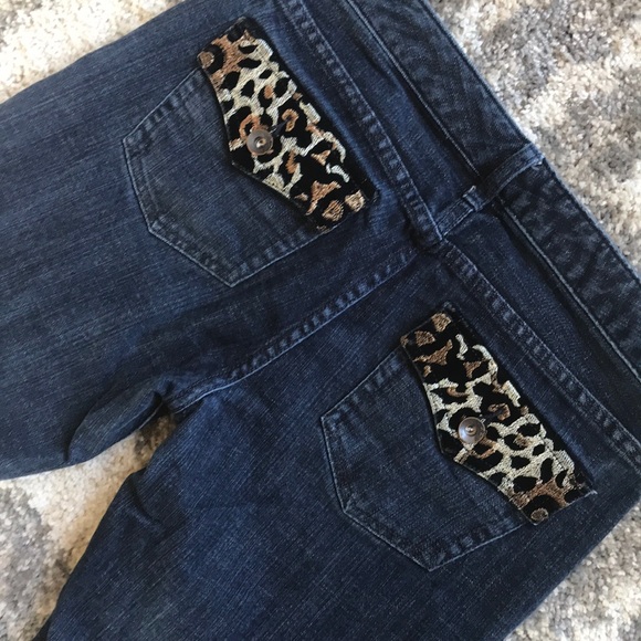 🐆Mid-rise straight leg jean w/animal print detail - Picture 6 of 7
